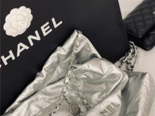 还是对垃圾袋出手了 Chanel22bag 银色
