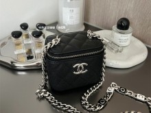 Chanel小盒子包终于有黑银了??