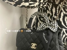 包包 | 香奈儿 经典cocohandle搭配Dior丝巾