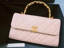 澳门的意外收获Chanel 22b 粉色 珐琅手柄包