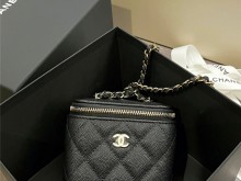 Chanel 小盒子｜女生的包都是用来装可爱?