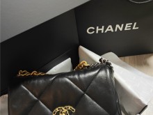 人生中的第一支小香，Chanel 19bag