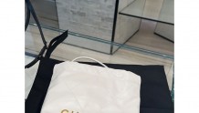 在巴塞罗那的Chanel 看到了mini22bag