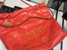 全网第一只红色Chanel 22垃圾袋?
