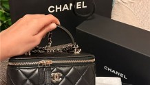 Chanel 手柄长盒子化妆包