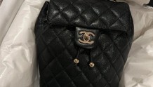 是谁！在东京买到了Chanel 黑色双肩包！