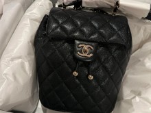 是谁！在东京买到了Chanel 黑色双肩包！