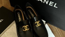 Chanel 24S新款乐福鞋｜复古山茶花浮雕小香